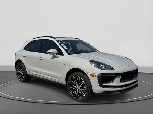 Chalk 2024 Porsche Macan Base