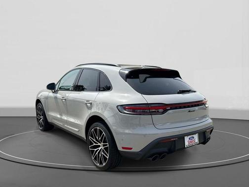 Chalk 2024 Porsche Macan Base