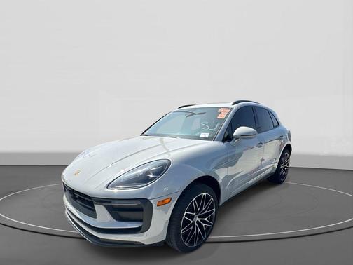 Chalk 2024 Porsche Macan Base
