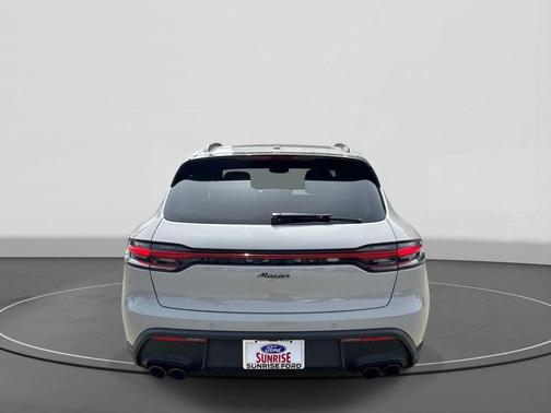 Chalk 2024 Porsche Macan Base