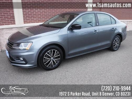 Platinum Gray Metallic 2018 Volkswagen Jetta 1.4T Wolfsburg Edition