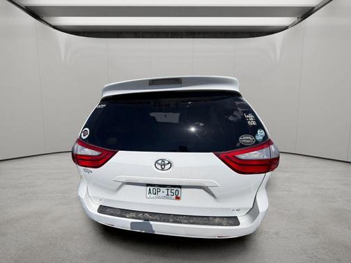 Super White 2015 Toyota Sienna
