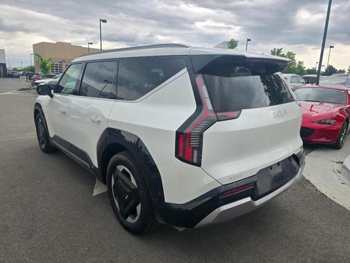 Snow White Pearl 2024 Kia EV9 Land