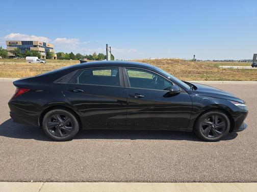 2022 Hyundai ELANTRA SEL