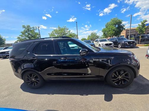 Santorini Black Metallic 2017 Land Rover Discovery SE