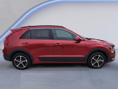 Runway Red 2025 Kia Niro LX