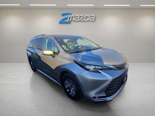 2024 Toyota Sienna XLE