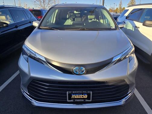 2024 Toyota Sienna XLE