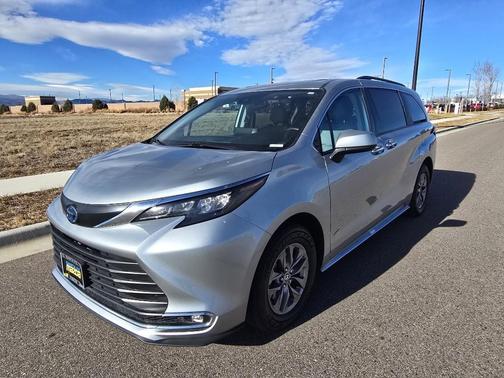 2024 Toyota Sienna XLE