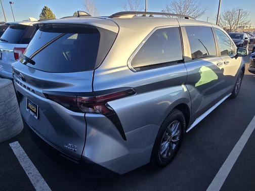 2024 Toyota Sienna XLE