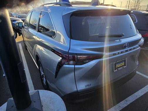2024 Toyota Sienna XLE