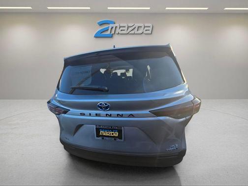 2024 Toyota Sienna XLE