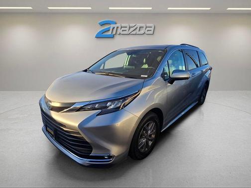 2024 Toyota Sienna XLE