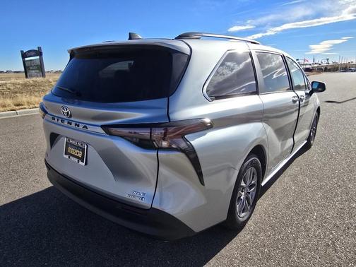 2024 Toyota Sienna XLE