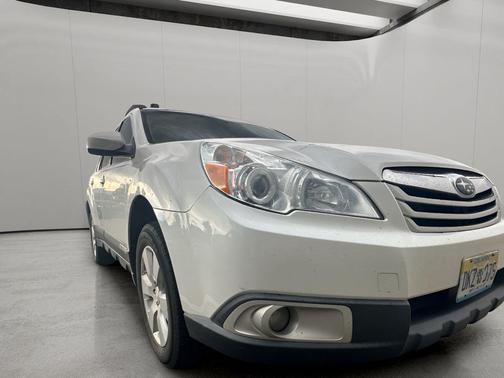 Satin White Pearl 2010 Subaru Outback 2.5 i Premium