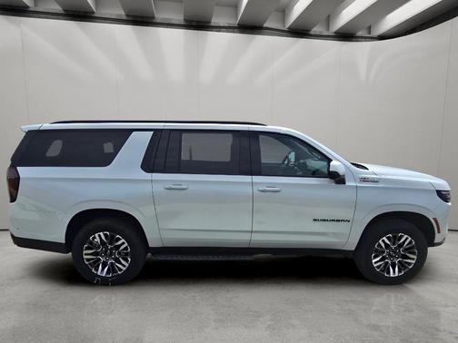 Iridescent Pearl Tricoat 2025 Chevrolet Suburban 4WD Z71