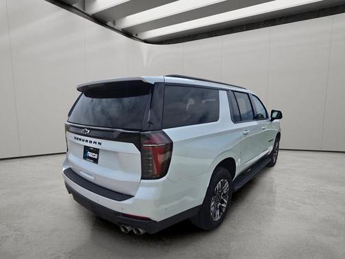 Iridescent Pearl Tricoat 2025 Chevrolet Suburban 4WD Z71