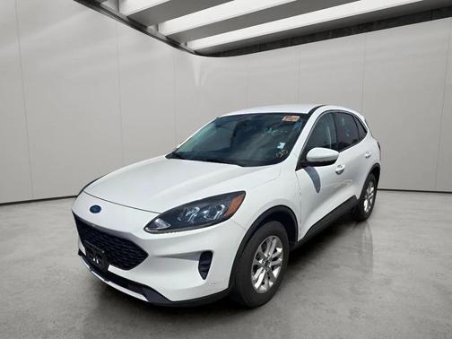 White 2021 Ford Escape SE