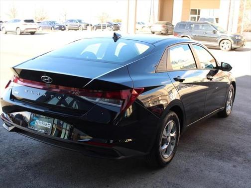 2021 Hyundai ELANTRA SE