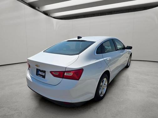 Summit White 2023 Chevrolet Malibu 1LS