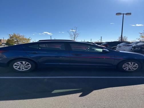 2020 Hyundai ELANTRA SE