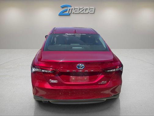 2022 Toyota Camry Hybrid XLE