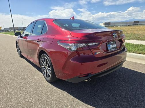 2022 Toyota Camry Hybrid XLE