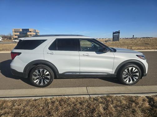 2025 Ford Explorer Platinum