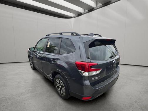 Magnetite Gray Metallic 2022 Subaru Forester Premium