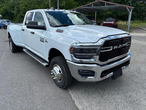 2019 RAM 3500 Tradesman Crew Cab 4x4 8' Box