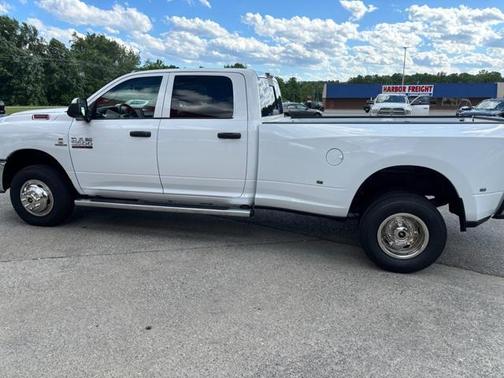 2019 RAM 3500 Tradesman Crew Cab 4x4 8' Box