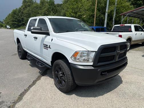 2017 RAM 2500 Tradesman Crew Cab 4x4 6'4' Box