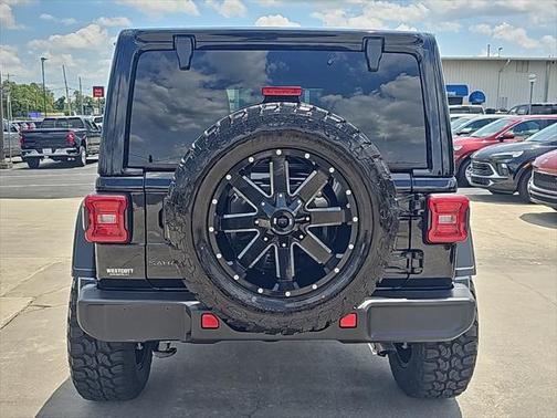 2025 Jeep Wrangler 4-Door Sahara 4x4