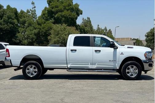 2023 RAM 2500 Big Horn Crew Cab 4x4 8' Box