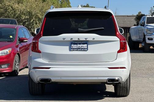 2018 Volvo XC90 T6 Momentum