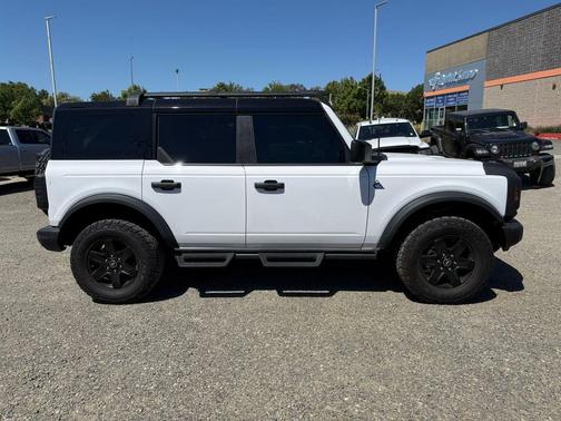 Oxford White 2024 Ford Bronco Black Diamond