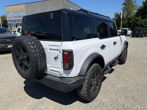 Oxford White 2024 Ford Bronco Black Diamond