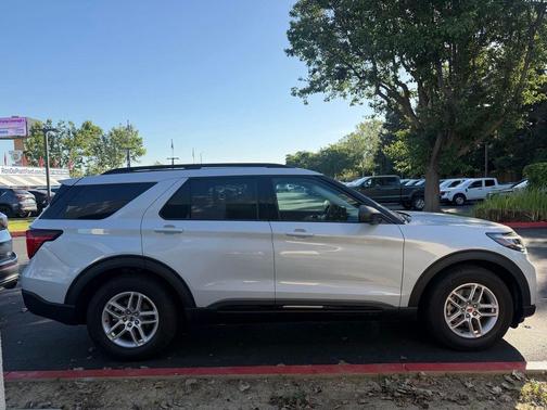 Space White Metallic 2026 Ford Explorer Active