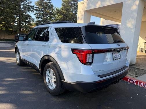 Space White Metallic 2026 Ford Explorer Active
