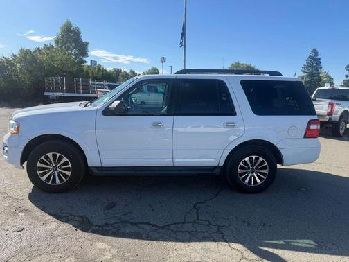White 2017 Ford Expedition XLT