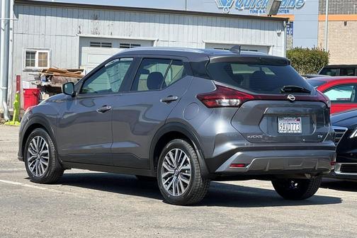 2022 Nissan Kicks SV
