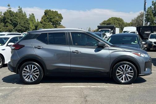 2022 Nissan Kicks SV