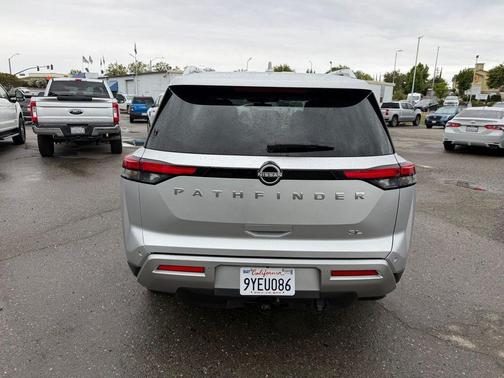 Brilliant Silver Metallic 2025 Nissan Pathfinder SL FWD