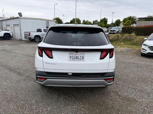 White Pearl 2025 Hyundai TUCSON SEL