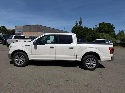 White Platinum Clearcoat Metallic 2015 Ford F-150 Lariat