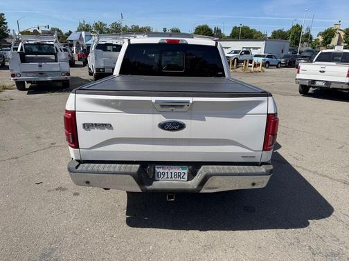 White Platinum Clearcoat Metallic 2015 Ford F-150 Lariat