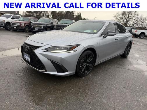 2024 Lexus ES 300h F SPORT Handling