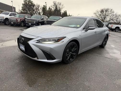 2024 Lexus ES 300h F SPORT Handling