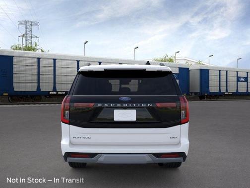 Star White Metallic Tri-Coat 2026 Ford Expedition Max Platinum