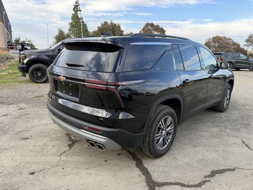 2024 Chevrolet Traverse LT